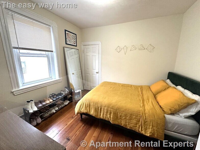 Building Photo - 1056 Cambridge St