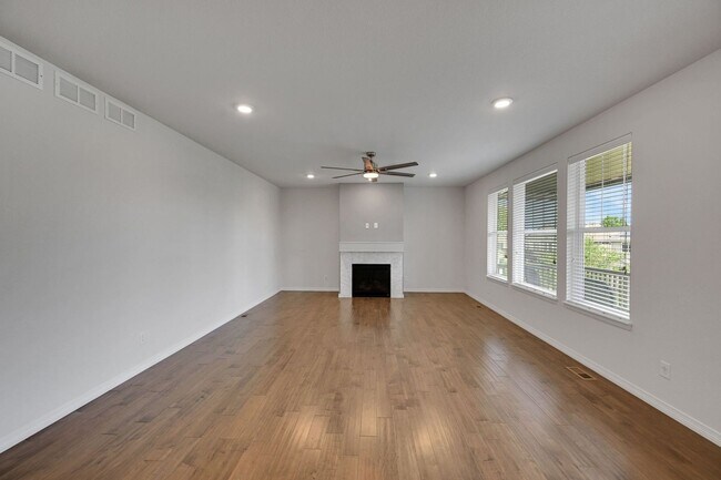 Building Photo - Modern 5BR House in Parker