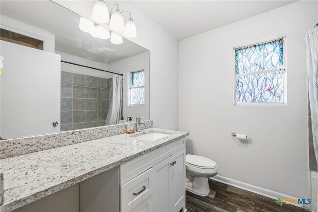 Building Photo - 610 Creek St