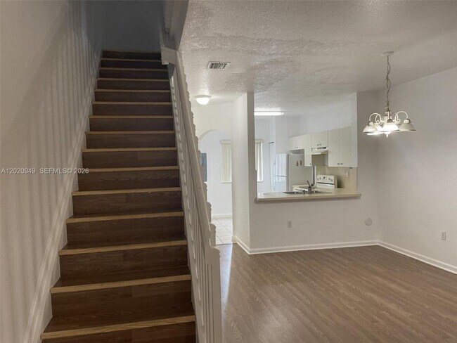 Building Photo - 8835 S Isles Cir