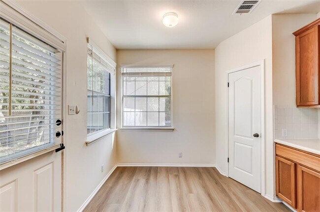 Building Photo - 8116 Forest Heights Ln