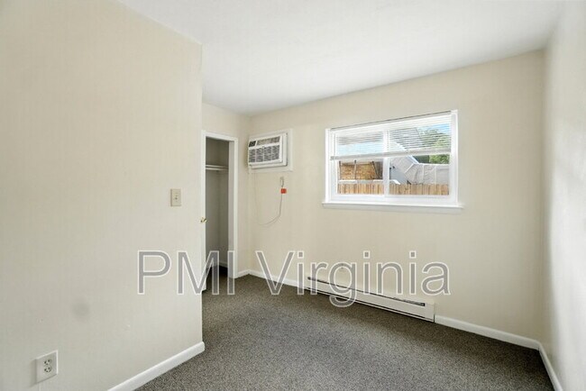 Building Photo - 9563 15th Bay St