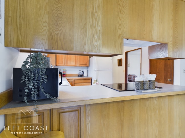 Building Photo - 890 SW 7th St