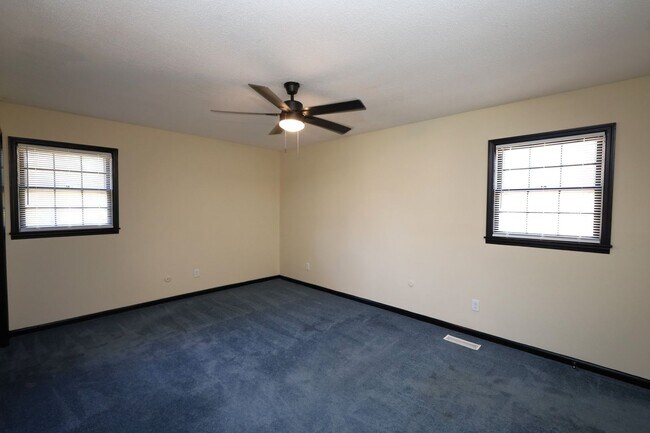 Building Photo - 4018 N Oak Street Extension