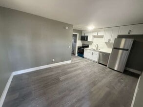 Building Photo - 1/1 Available Now Tampa