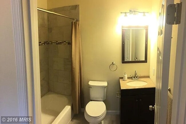 Building Photo - 3 Bedroom 2 Bath in Sparrows Point