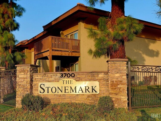 Primary Photo - Condo, Clean and Private!