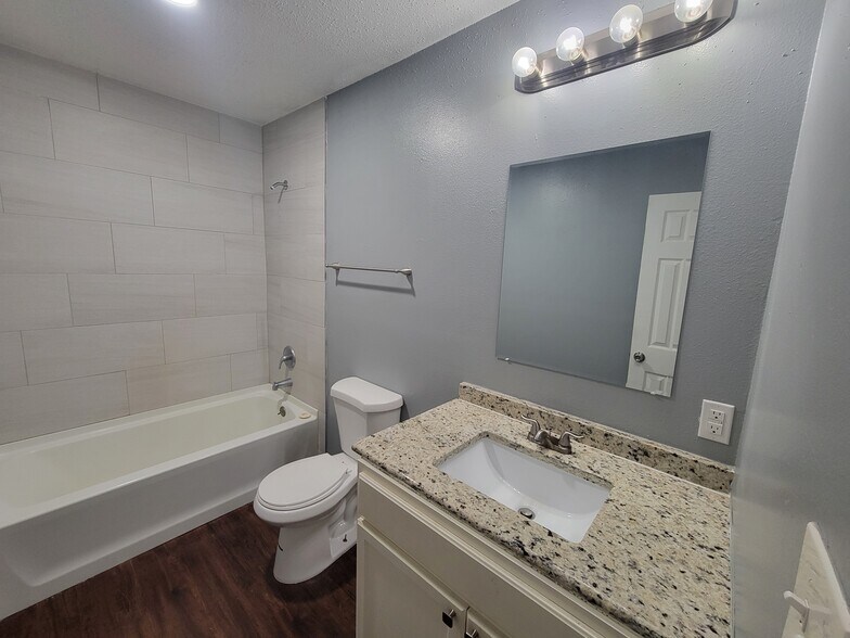 Building Photo - 16511 W Sandy Meadows Dr