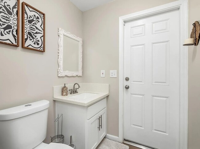 Building Photo - Beautifully Updated North Fresno 3/3