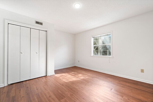 Building Photo - Kensington Trace Condo 2bed, 2bath,  Near ...