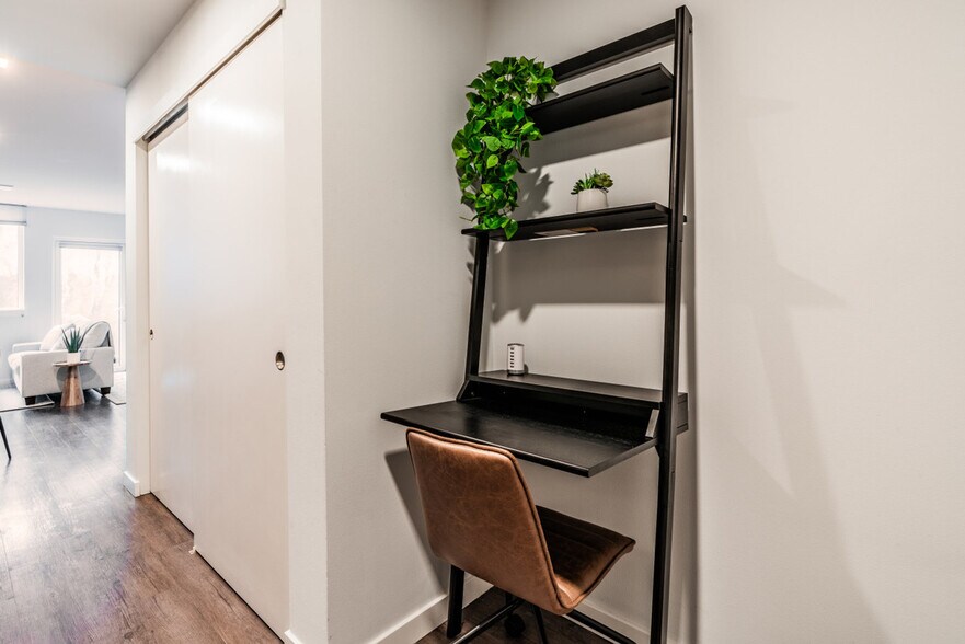 Building Photo - 320 Queen Anne Ave N