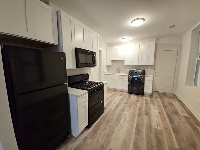 Building Photo - 2216 W 21st Pl