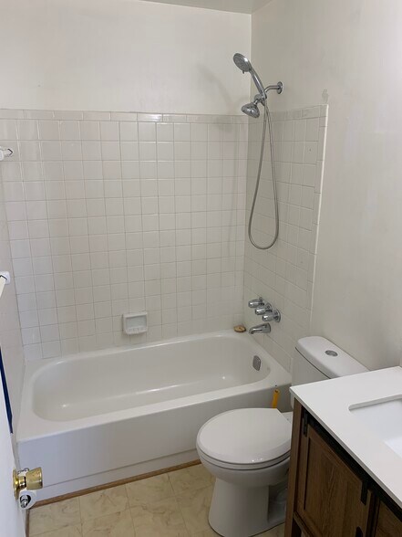 Master bathroom - 3251 Manor Glenn Ct