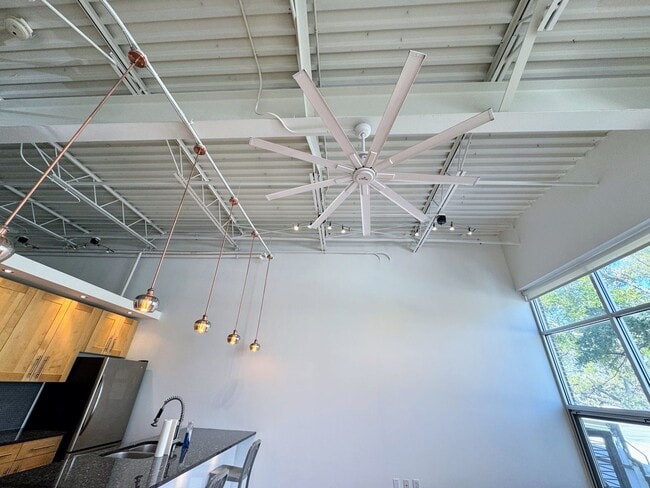 Building Photo - 1 BED | 1 BATH | MODERN CONDO with PARKING SPACE | MIDTOWN