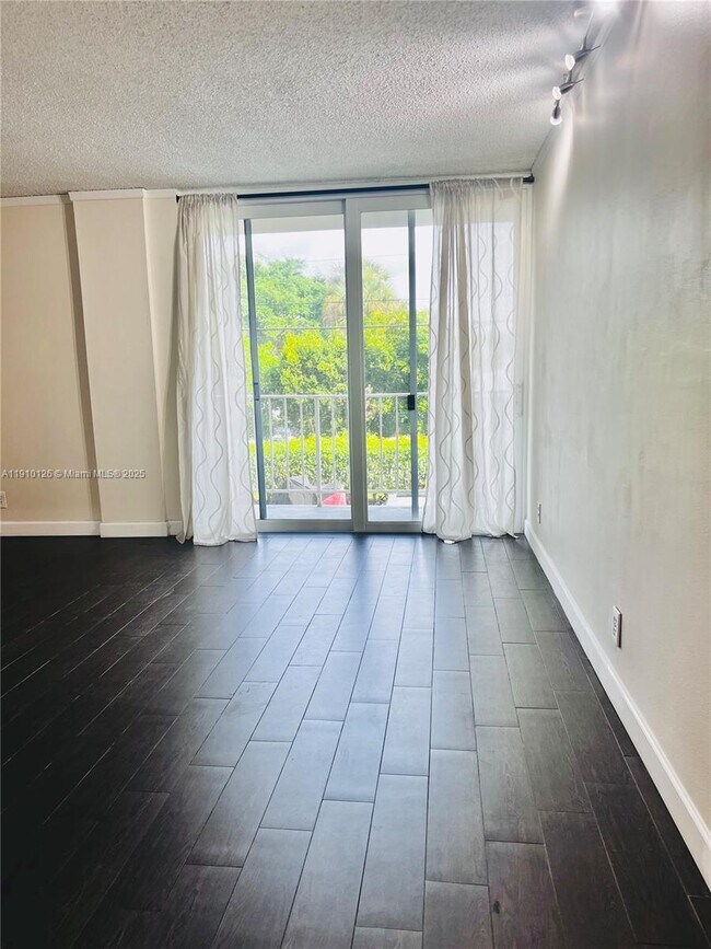 Building Photo - 1050 SE 15th St