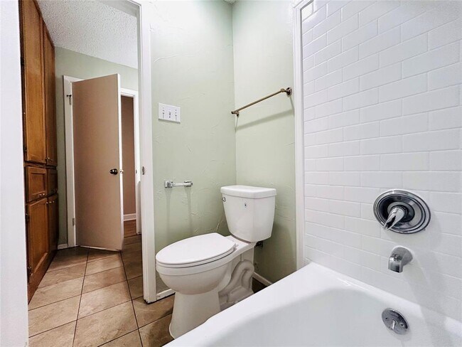 Building Photo - 12300 Deer Falls Dr