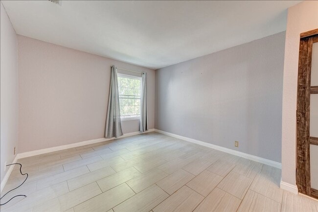 Building Photo - 10878 Aderman Ave