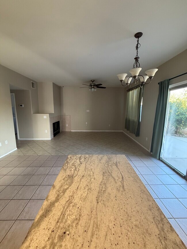 Building Photo - HOUSE FOR RENT