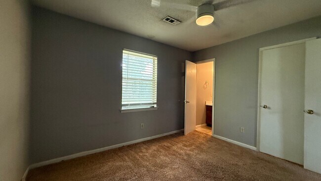 Building Photo - Charming 3-Bedroom Home in the Heart of Ri...