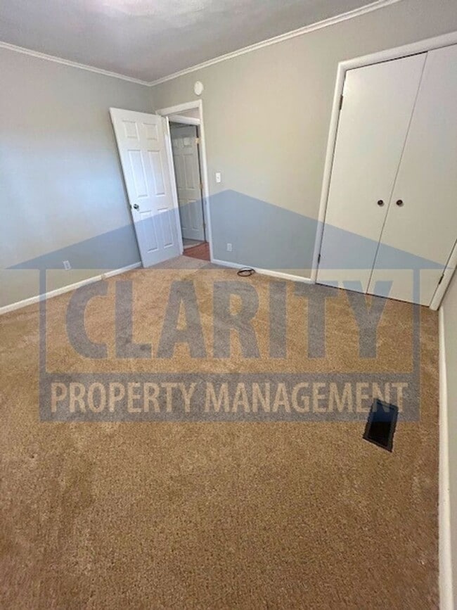 Building Photo - Centrally located, three bedroom home!