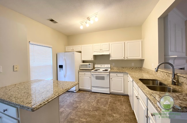 Building Photo - 302 Claybrooke Dr