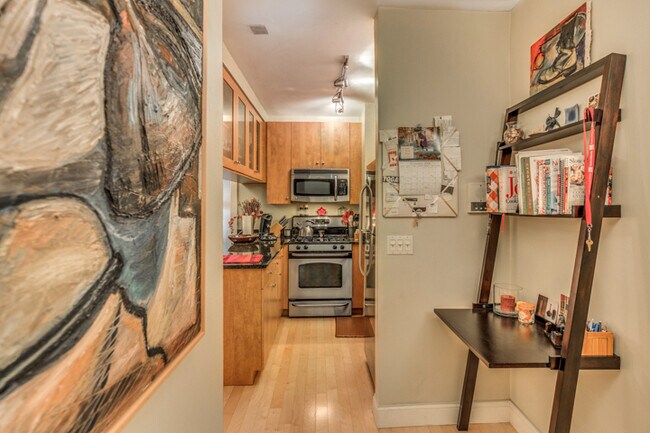 Building Photo - Two Bed Near Northeastern - No Fee