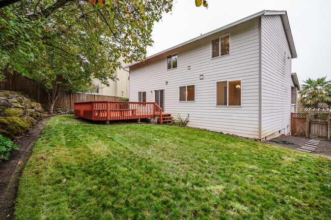 Building Photo - 4 Bedroom 2.5 Bath with Fenced Backyard in Camas School District