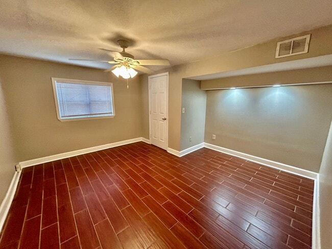 Building Photo - 2 Bedroom in Richmond! - Water Included!