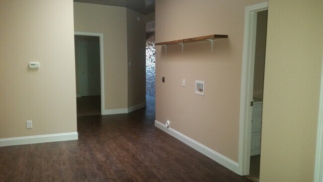 Building Photo - 405 Hampshire St