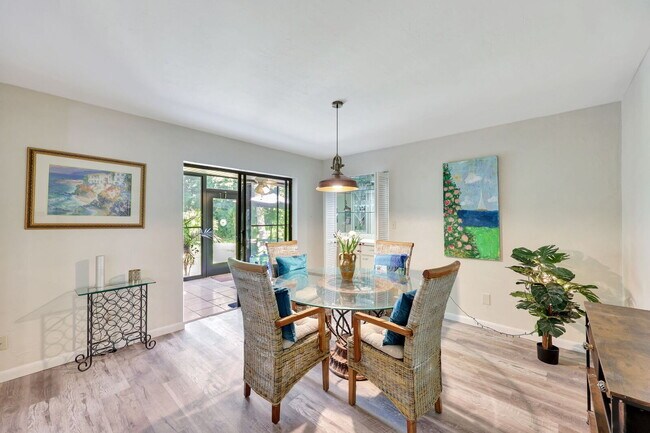 Building Photo - Furnished 3BR/2BA Condo in Pinebrook Lakes...