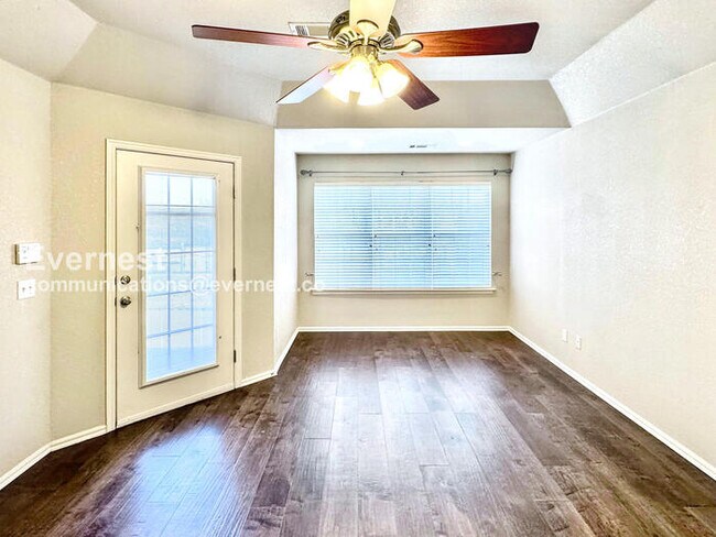 Building Photo - Charming 3-Bed, 2-Bath Home with Fenced Backyard & 2-Car Garage