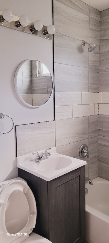 Building Photo - 3807 N Narragansett Ave