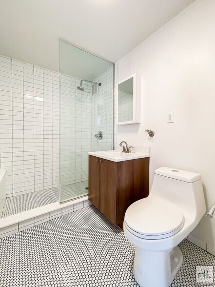 Building Photo - STANHOPE STREET / Spacious 1-Bed 1-Bath / ...