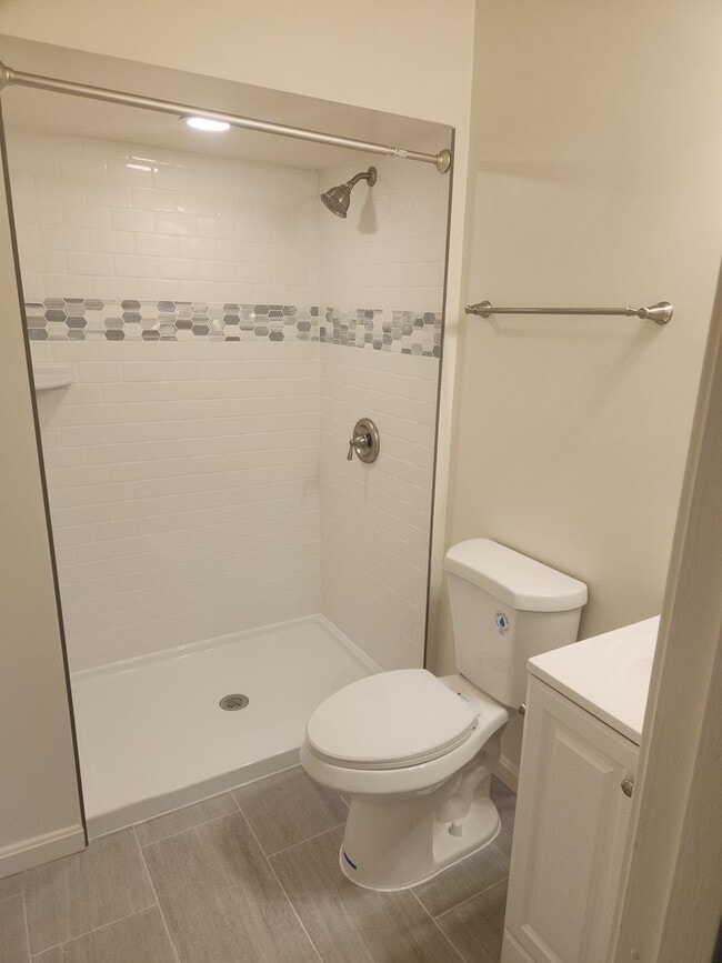 Building Photo - 3 Level  3 + 3.5 Ba w/2 BRAND NEW BATHROOM...