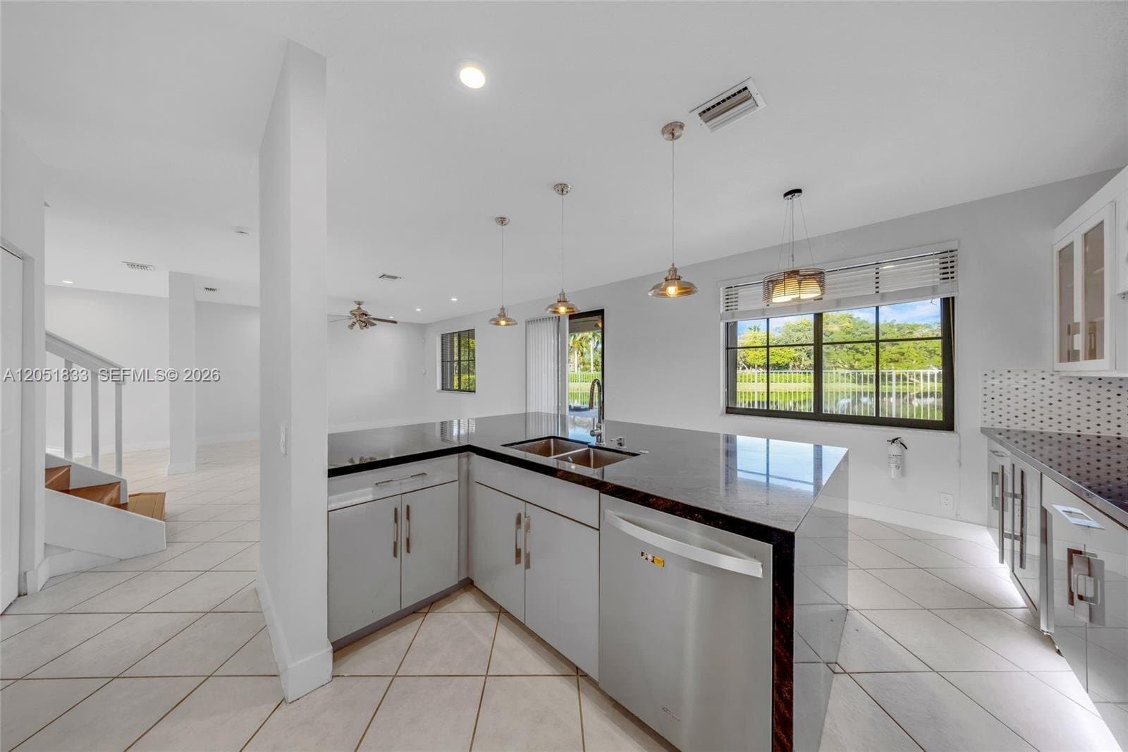 Building Photo - 1538 Tamarind Ct