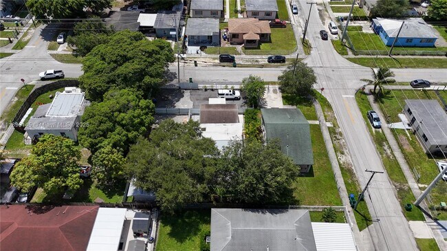 Building Photo - 5725 NW 24th Ave