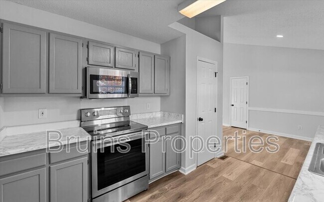 Building Photo - 3011 Butterwood Dr