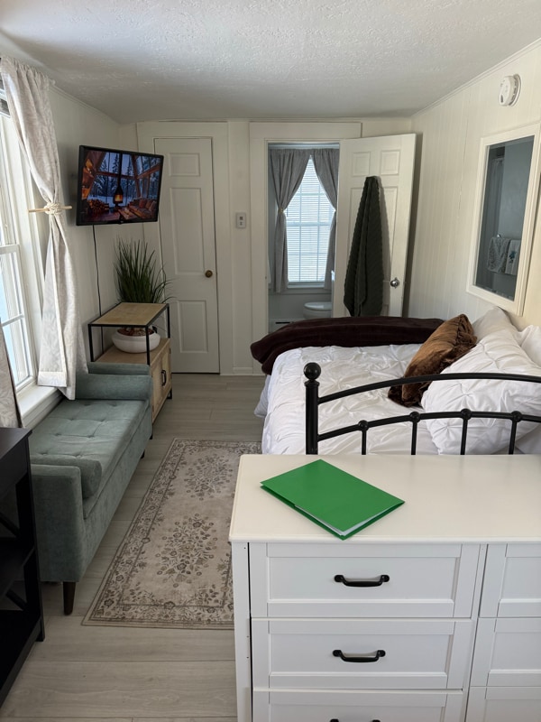 Building Photo - 125 Shore St