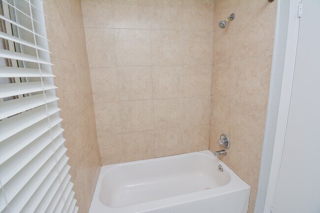 Building Photo - 16518 Monte Carlo Ln