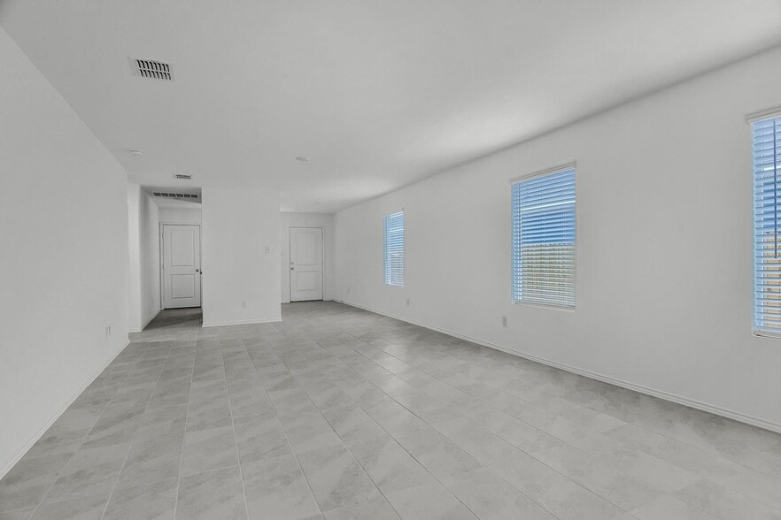 Building Photo - 402 Harvest St
