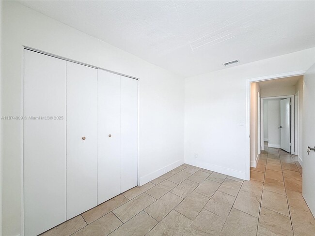 Building Photo - 1379 Seaview