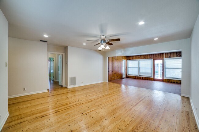 Building Photo - 244 Halcyon Pl
