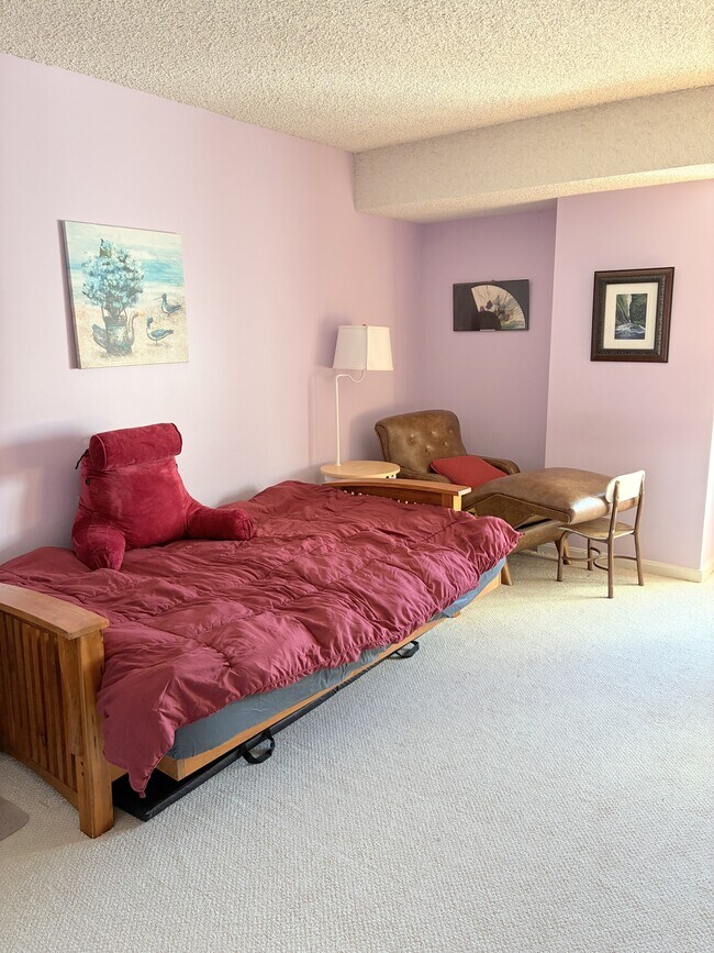 Building Photo - 3800 Powell Ln