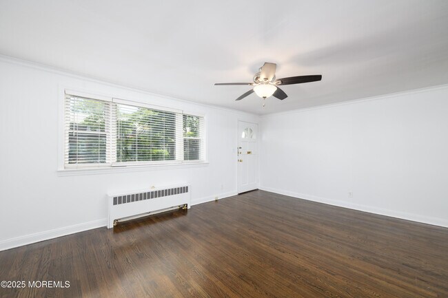 Building Photo - 158 Manor Dr