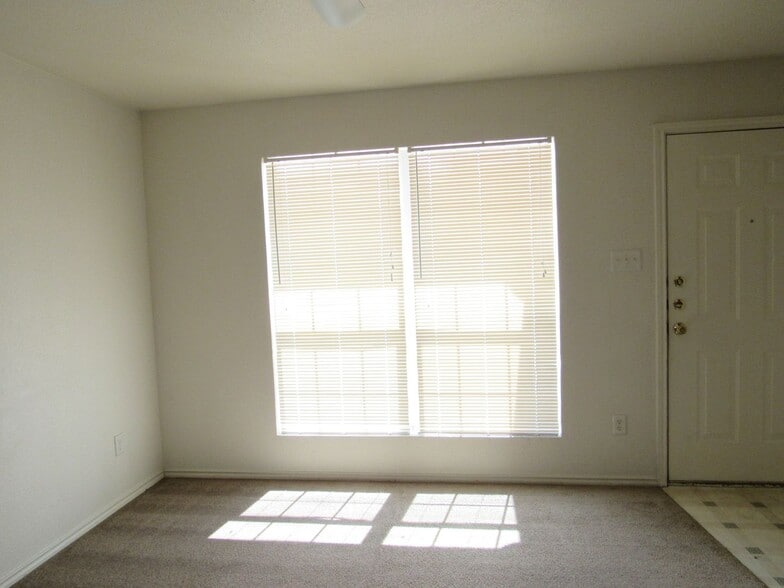 Building Photo - 4409 Mattie Dr