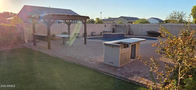 Building Photo - 9418 S 46th Dr