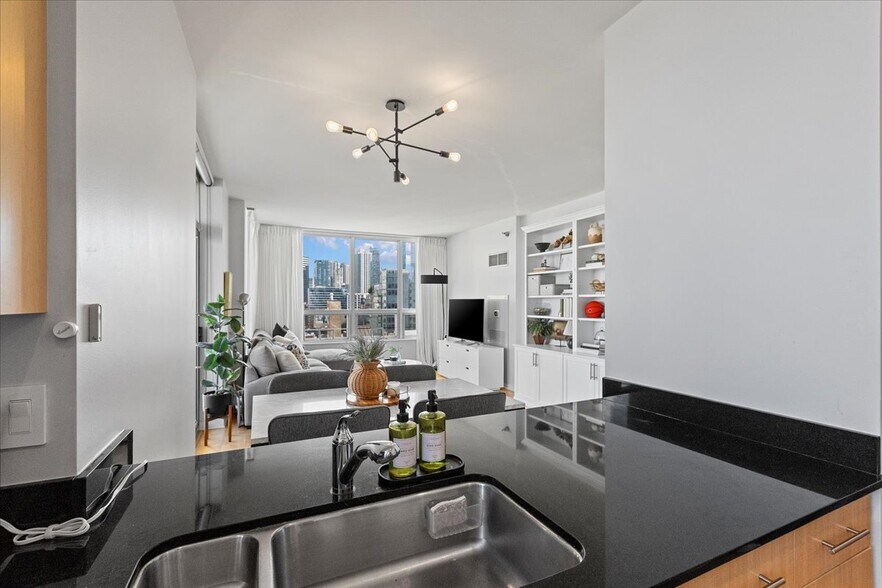 Building Photo - 330 W Grand Ave