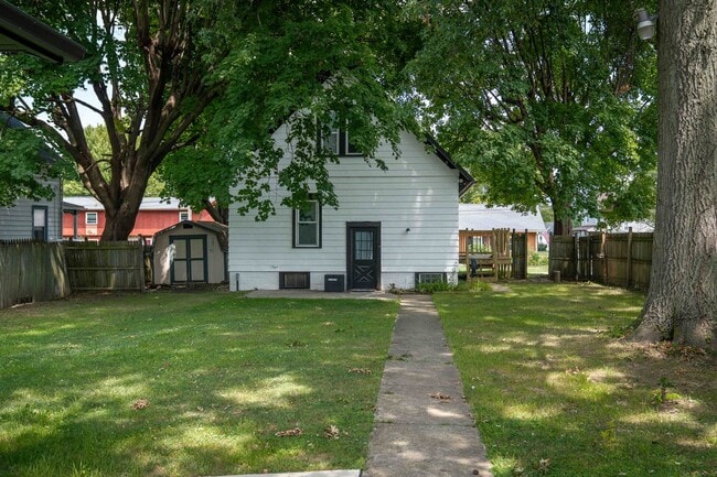 Building Photo - Spacious & Fully Renovated 3-Bedroom Home Near Downtown Hartville, OH