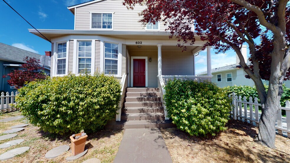 Primary Photo - 632 N Claremont St