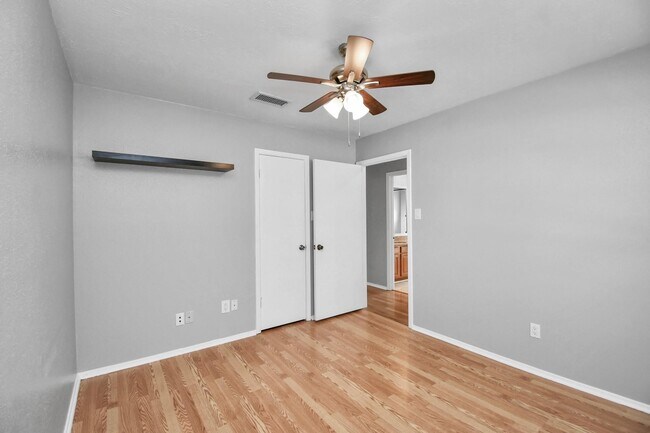 Building Photo - 2210 S Ferrisburg Ct